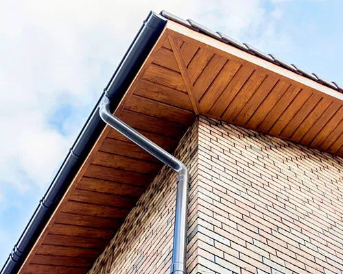 Подшивка кровли софитами